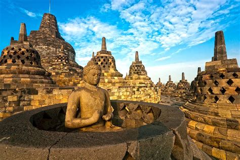  Le Relief du Borobudur, une Ode à la Spiritualité et au Cycle de la Vie!