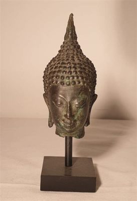  Tête d'un Bouddha en Bronze Doré et Patine Verdigris : Symbolique Mystique dans l'Art Malaisien du XVIème Siècle?